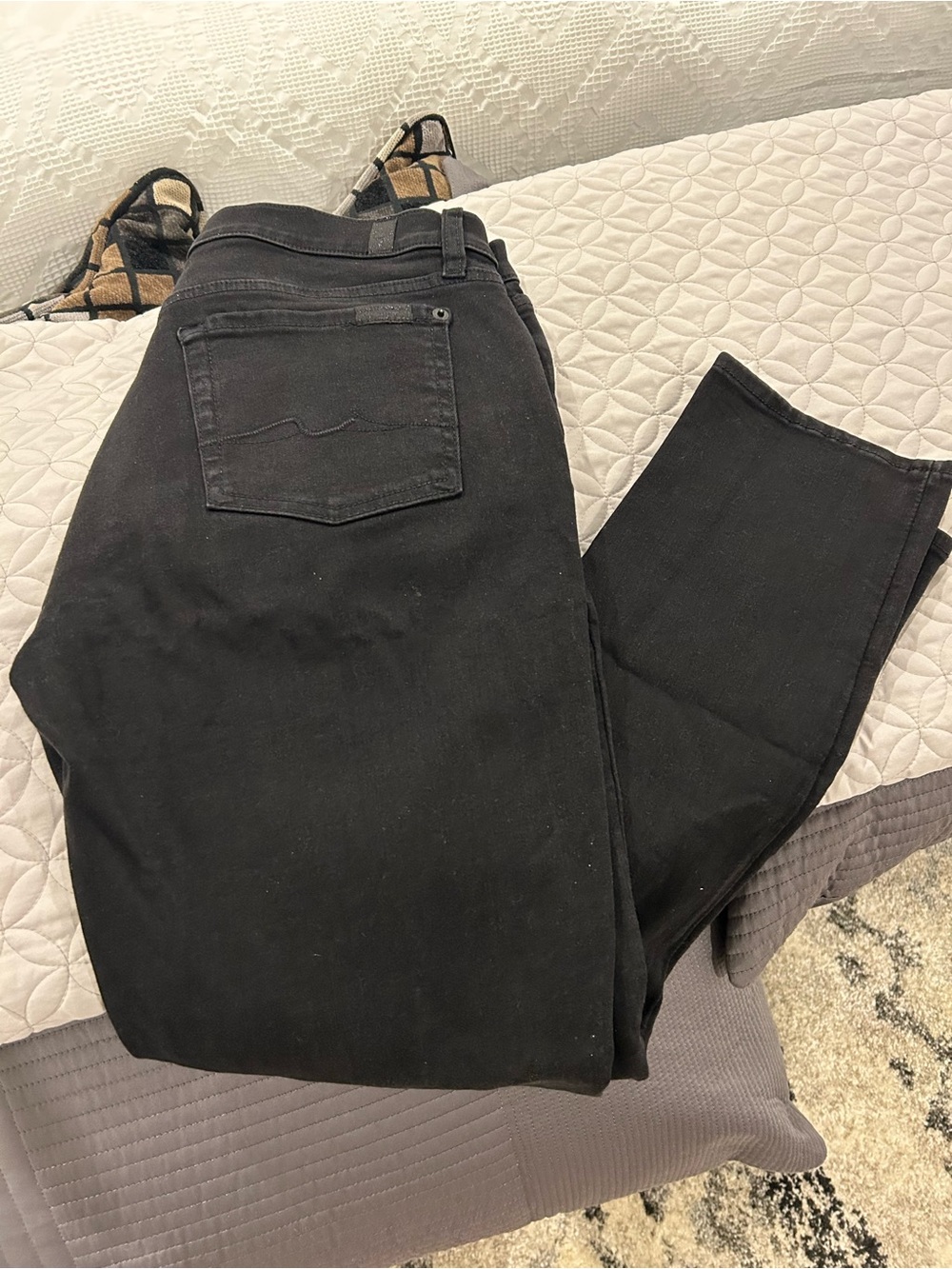 7 For All Mankind Josefina Black Straight Leg Women’s Jeans size 28